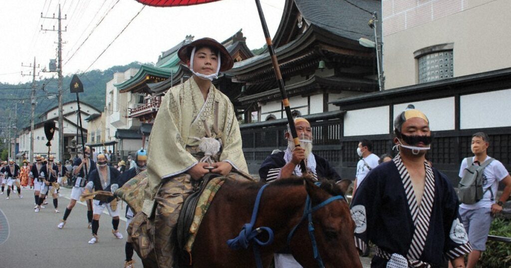 「下にぃ～」大名行列が復活　豪華屋台も　山梨・都留で時代祭り