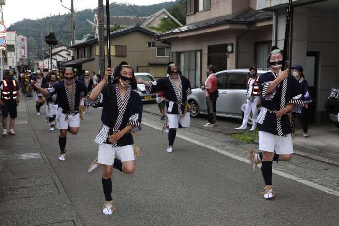 祭り日曜日に変更 是か非か