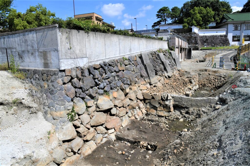 430年前にタイムトラベル　史跡甲府城跡　発掘調査現地見学会を開催します