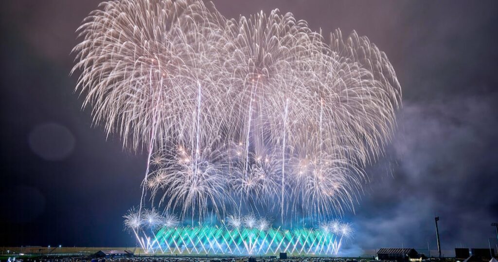 被災地・岩手の夜空、23社が大輪競う　8日に三陸花火