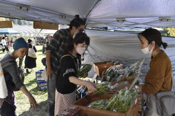 有機野菜を販売 北杜で催し