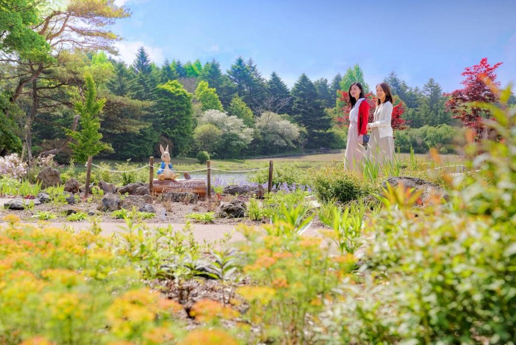 富士山経済新聞
富士本栖湖リゾートに「ピーターラビット」英国式庭園　今年も開園へ