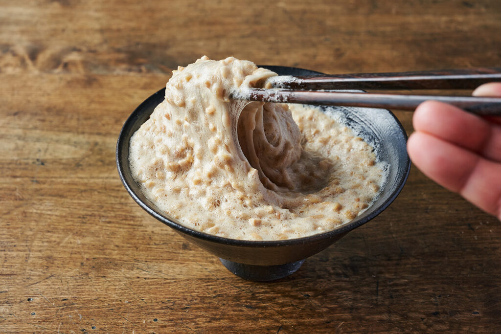 混ぜるたびにやみつき！「ふわふわ新食感」の『富士納豆ひきわり』を発売