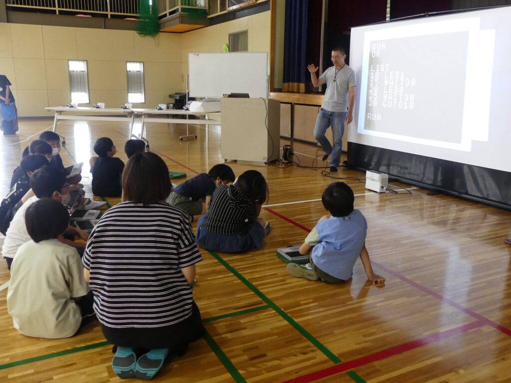 水稲の有機栽培で除草作業に「アイガモロボ」を導入、北杜市立武川小学校５年生がICT教育のモデル授業で体験