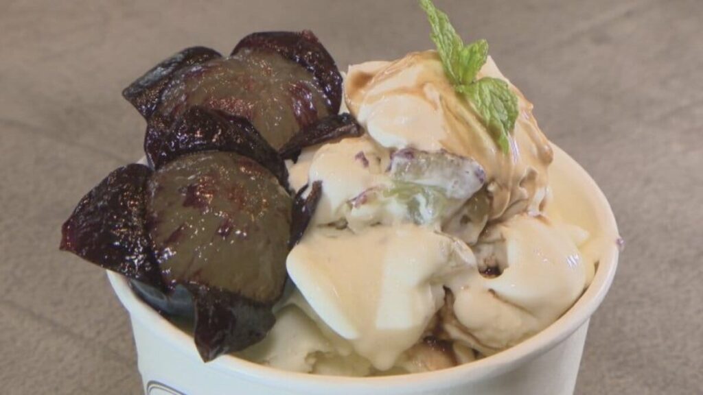 【ひんやりグルメ】-20度のプレートで作る“もっちりまろやか”なアイス メニューは季節の果物を使用 新発売は『大人のブドウ』 山梨・雨鹿屋