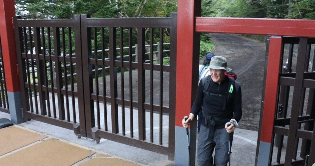 富士山が閉山　規制強化に手応え　「弾丸登山かなり防止できた」