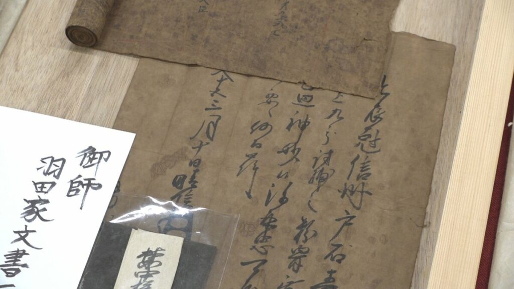 御師に関する古文書や飯田蛇笏直筆の掛け軸など　江戸時代頃から現代までの本や絵画などを集めた古本まつり　甲府市