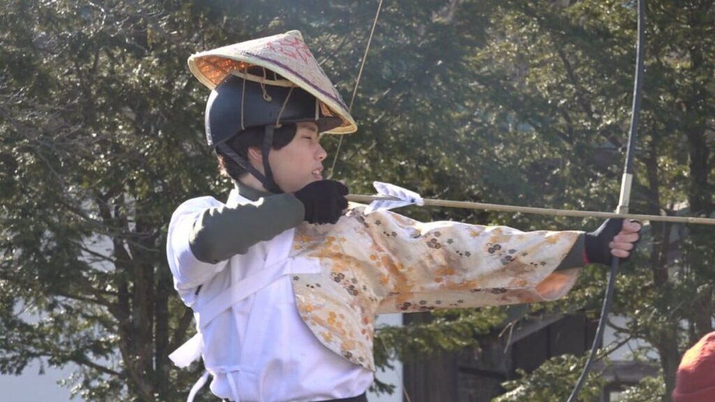 「おめでたいことを体験したいと思って」　午年に流鏑馬体験が人気　富士吉田市・小室浅間神社
