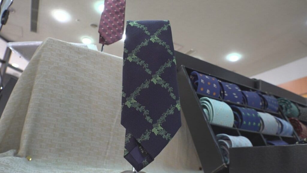 国産シルクネクタイが通常の半額以下！　1本3500円の破格商品も　恒例のネクタイ１万本まつり