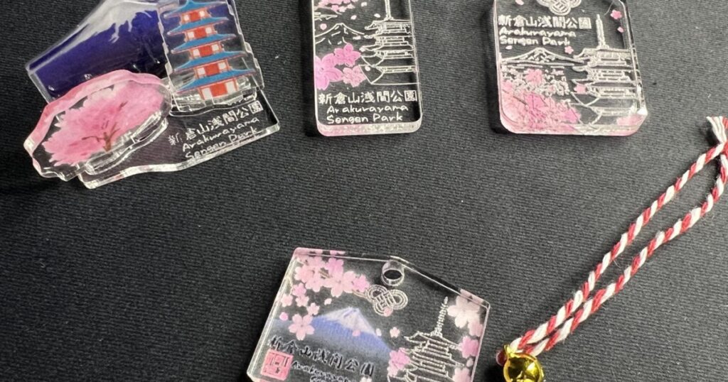 1日30万円売り上げるカプセルトイ　コロナ対策のアクリル板活用