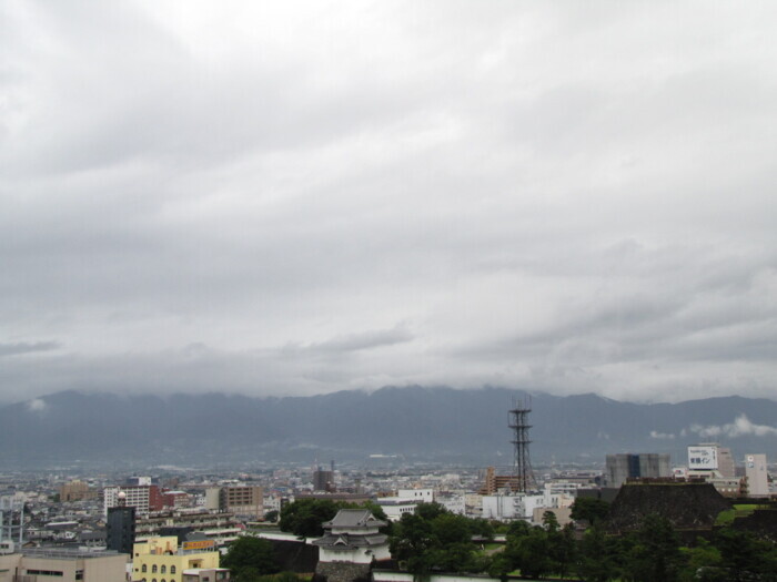 甲府３４度予想 午後、雷雨の所も