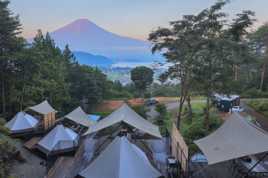 【Resort Glamping.com新掲載】富士山麓・河口湖の高台に位置するキャンプ場「RetreatCamp まほろば」