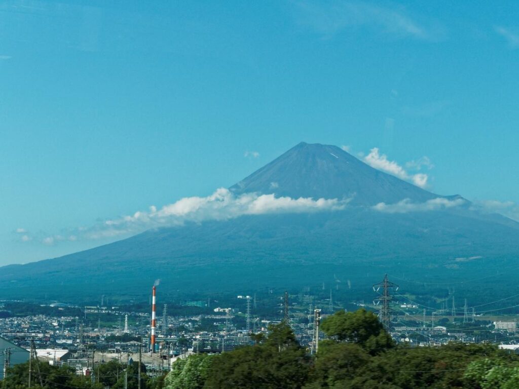 富士山経済新聞
富士山2年ぶりの夏山シーズン終了　全4登山ルート、9月10日閉鎖へ