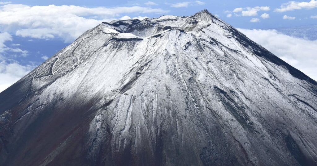 富士山が初冠雪　昨年より21日早く