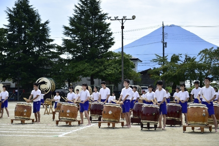 中学生 息の合った太鼓演奏〈動画追加〉