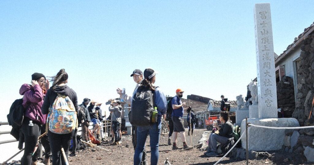 富士山の吉田口登山者数、過去最低　コロナ流行前の35％に