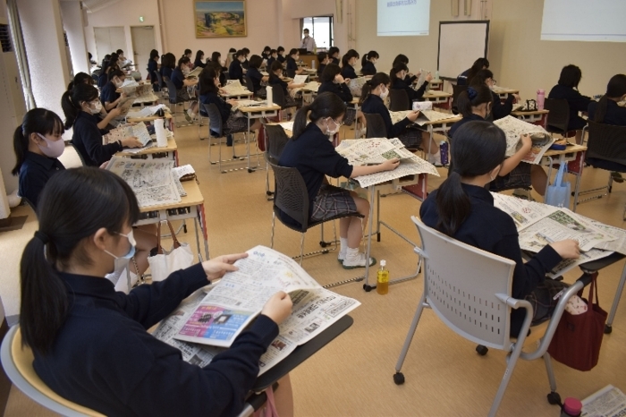 生徒が新聞の活用法学ぶ