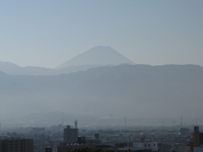 ひんやりした朝 夕方から曇りに
　