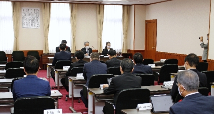 係争中県有地 議論継続へ新議連