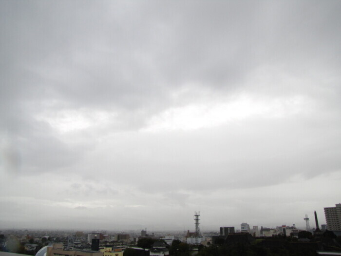 暖かい朝 日中は雨で雷注意