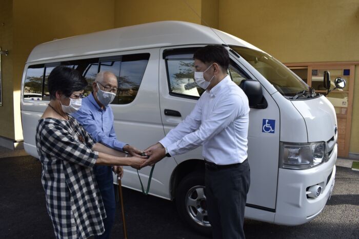 脳性まひ男性の愛車寄付