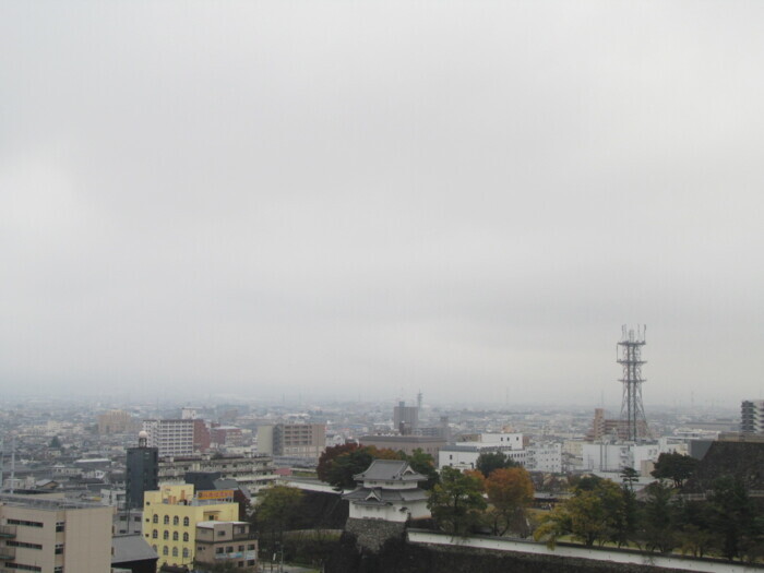 平年並みの朝 日中、おおむね曇り