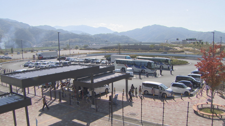 中部横断道開通から２か月　「道の駅富士川」では、全線開通の効果を実感　山梨