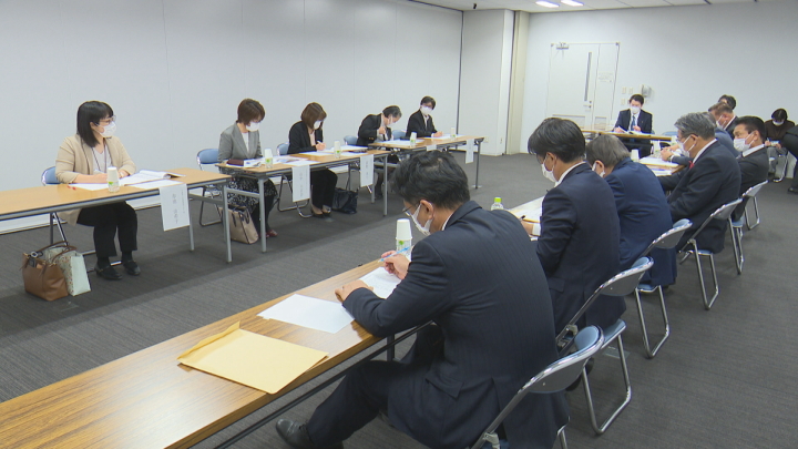 山梨県議会の委員会が意見交換　介護現場　人材不足や処遇に課題