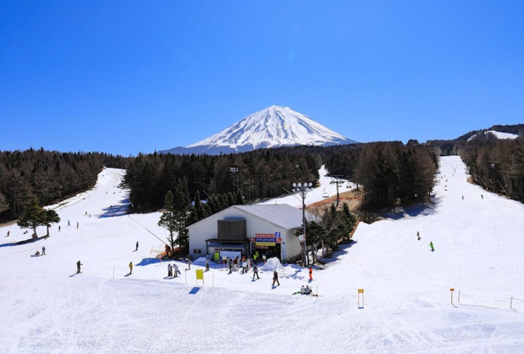 富士山経済新聞
富士山のスキー場「ふじてんスノーリゾート」今シーズン始まる　富士山や河口湖の眺望も