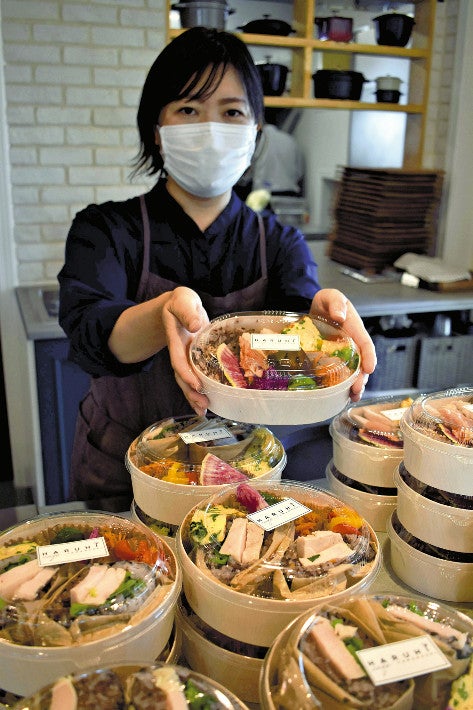 薬局×カフェ　地元食材使用弁当販売も