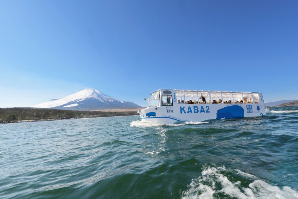 富士マリオットホテル山中湖　ホテルから湖へ、そのままダイブ！！水陸両用バス「KABA（カバ） 」が期間限定でホテル発着　樹海ツアーやほうとう作りなど、ホテルアクティビティも拡充