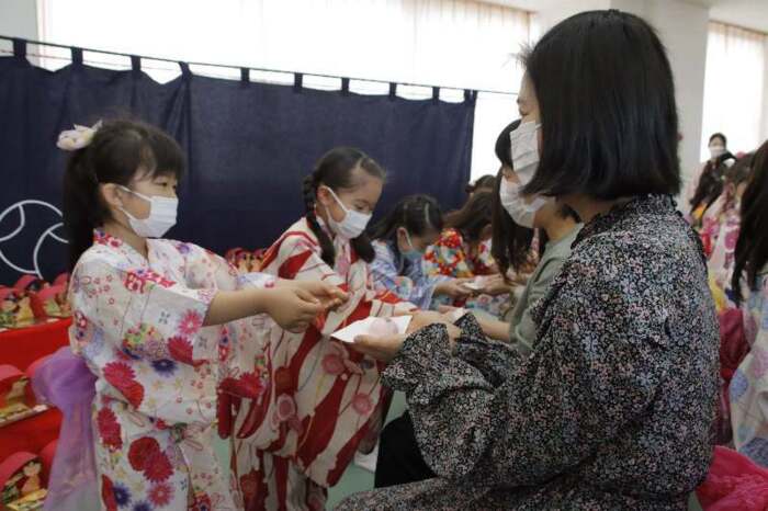 ひな祭り 園児がおもてなし