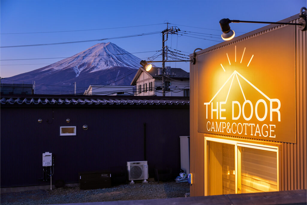 【Resort Glamping.com新掲載】～山梨県・富士河口湖町の富士山を望むグランピングリゾート「CAMP＆COTTAGE　THE DOOR」～