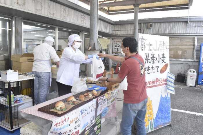 金精軒韮崎店で春祭り