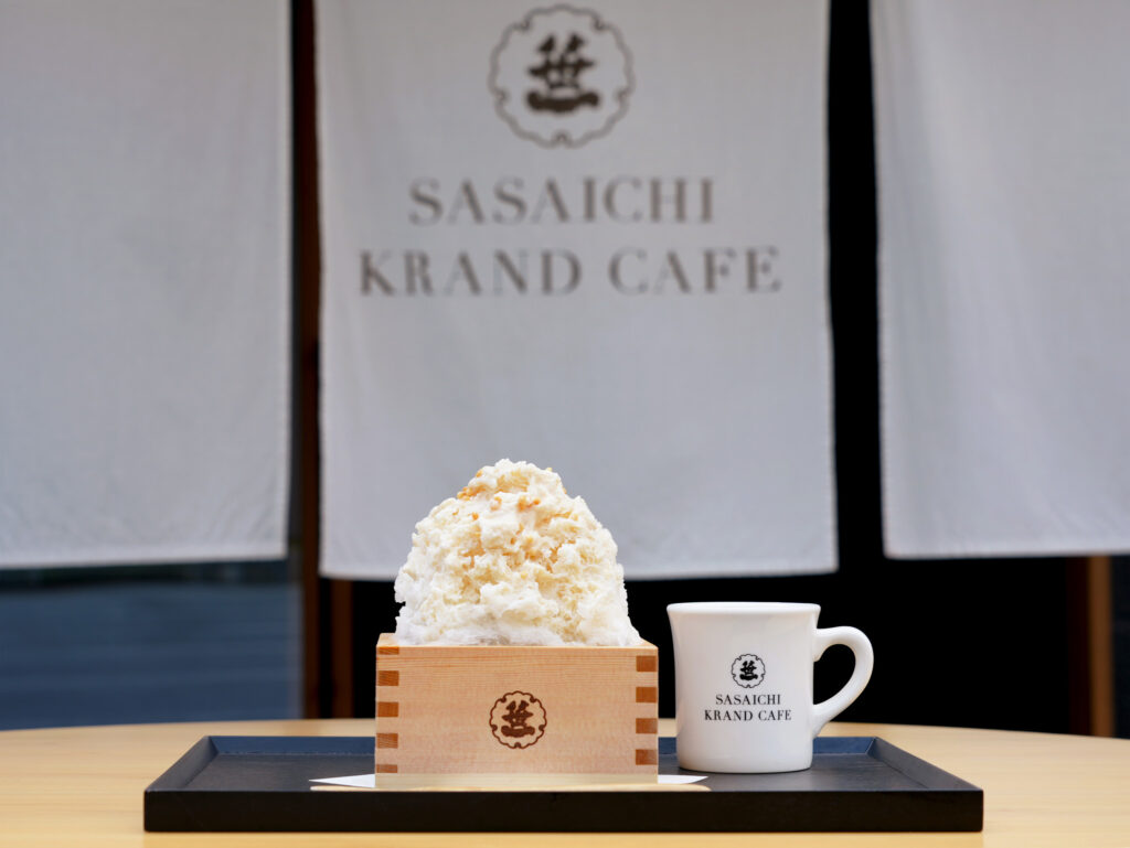 創業360年の山梨の酒造「笹一酒造」の蔵元直営カフェ「SASAICHI KRAND CAFE」にて夏季限定の酒粕を使ったノンアルコールのかき氷「笹一ふわとろ酒粕かき氷」2022年6月11日（土）新登場