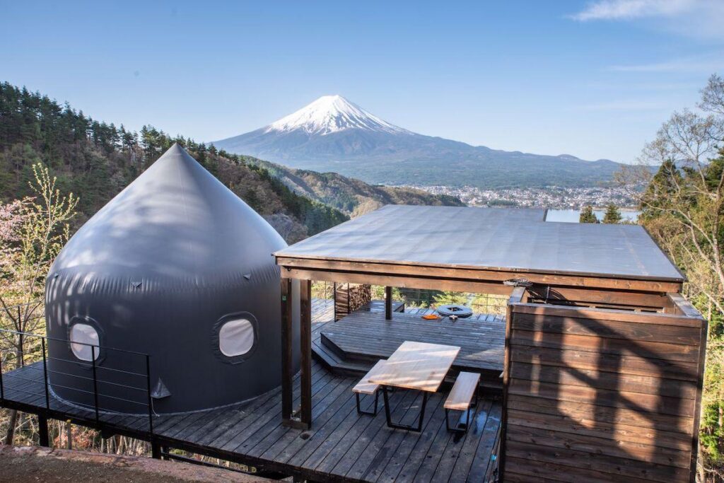 富士山経済新聞
河口湖町にグランピング施設「くうねるたす」　山梨食材のバーベキューも