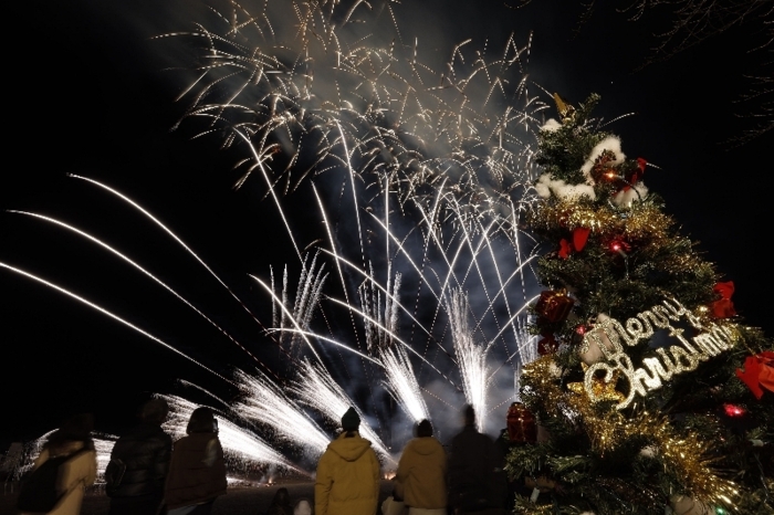 ３千発の花火 聖夜を彩る