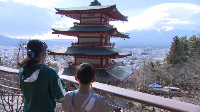 富士山の標高にちなみ３７７６個　県産米のおにぎりを一斉に食べるイベント　山梨県