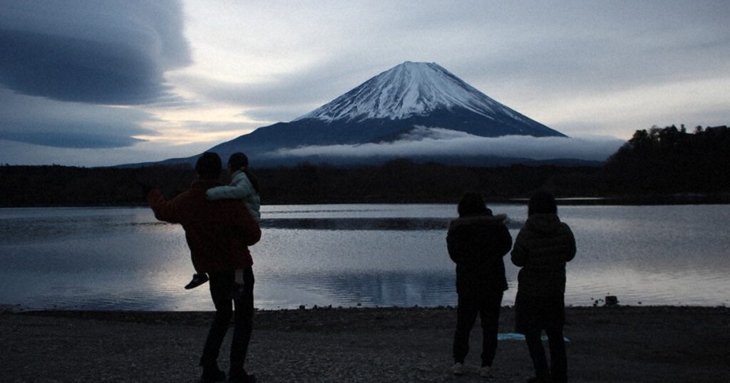 おにぎり配布やおもちゃ修理…富士山に思いはせ　記念日イベント