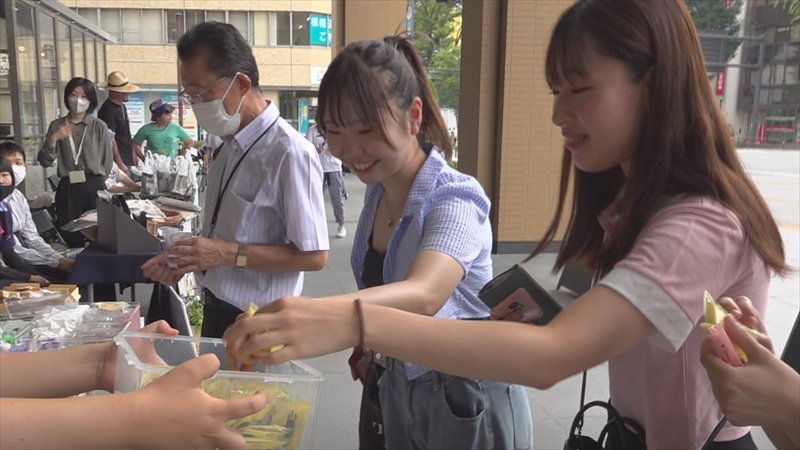 13の福祉施設が参加して農福マルシェ　野菜や加工食品の販売会　