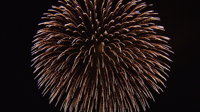 2万発の花火が夜空彩る 山中湖で報湖祭 富士五湖の花火大会幕開け 山梨県