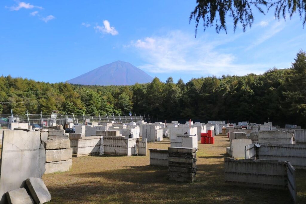 富士山経済新聞
富士山麓のサバイバルゲーム場が今季営業開始　2エリア展開