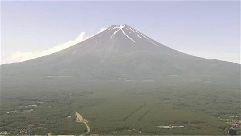 富士山　山頂登頂後、下山中に体調が悪くなる　アメリカ人登山者を救助　山梨