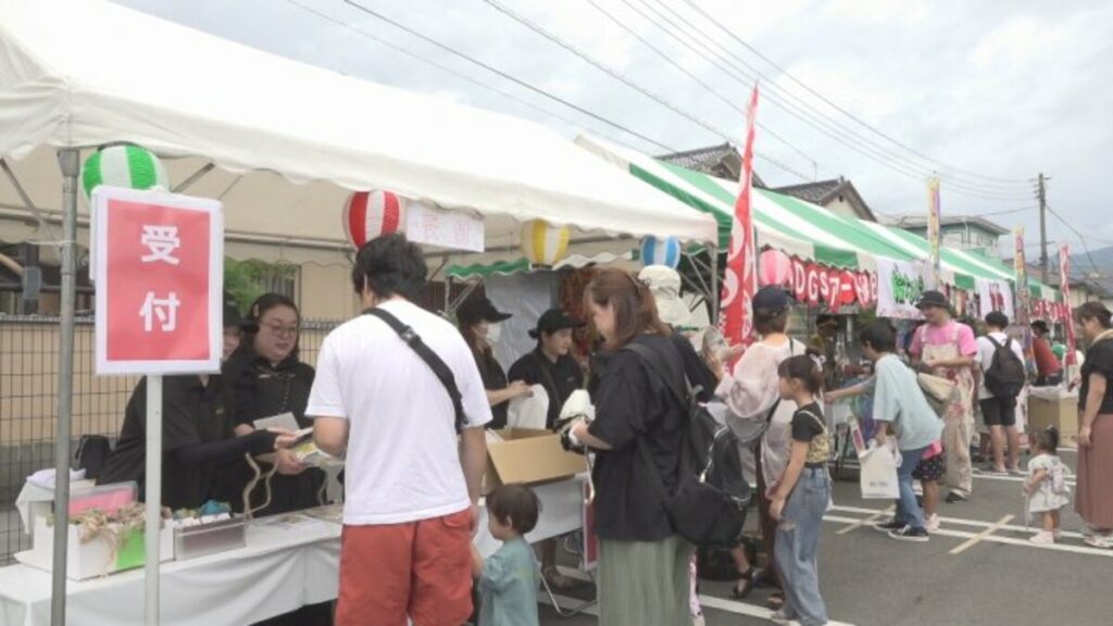 大勢の家族連れで賑わう　SDGs学べるゲーム体験など　地元盛り上げる秋祭り