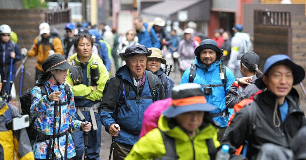 富士山「吉田ルート」　通行料値上げを検討　安全対策の県負担を軽減