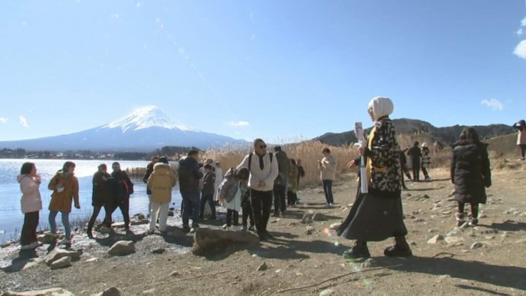 中国の大型連休「春節」始まる　富士山麓に中国人観光客　予約が去年の4倍のホテルも　山梨・富士河口湖町