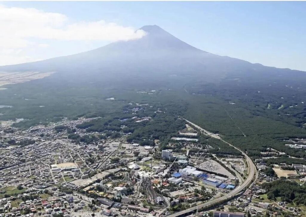 富士山経済新聞
富士急ハイランドが新宿からの直行バスプラン　入園・利用の優先特典も