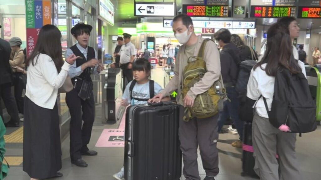 大型連休をふるさとや観光地で　帰省ラッシュがピーク　JR甲府駅は混雑